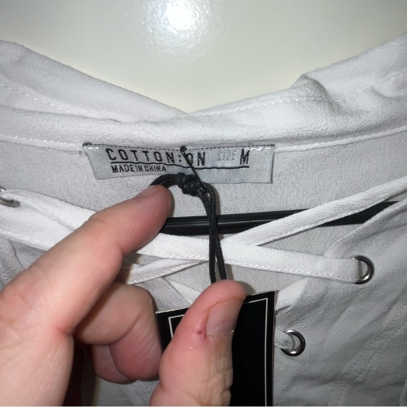 Brand new cotton on women tunic size M long sleeves white asymmetrical pullover - Picture 3 of 4